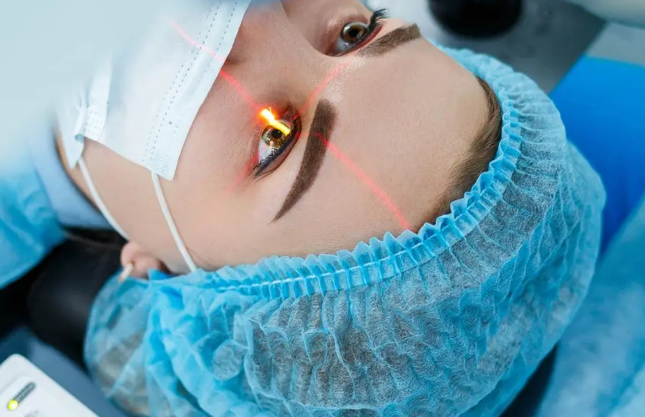 Chirurgie réfractive : Corriger la vision sans lunettes
